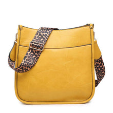 Cargar imagen en el visor de la galería, Jen & Co Chloe Crossbody with Guitar Strap