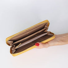 Cargar imagen en el visor de la galería, Mersi Carrie Bifold Wallet with Faux Snakeskin