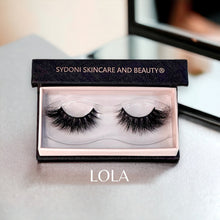 Cargar imagen en el visor de la galería, SYDONI "LOLA" LUXURY MINK LASHES - Handcrafted, Stunning Glam Inspired by a Bold, Resilient, Loving, Mother