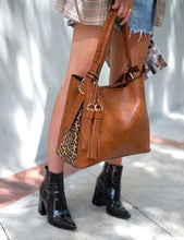 Cargar imagen en el visor de la galería, Jen & Co Olivia Hobo Bag