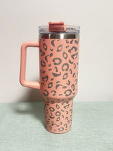 Cargar imagen en el visor de la galería, 40oz Cheetah Leopard Laser Etched Stainless Tumbler