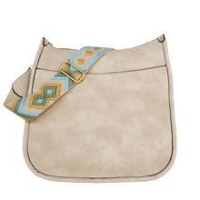 Cargar imagen en el visor de la galería, Jen &amp; Co Chloe Crossbody with Guitar Strap
