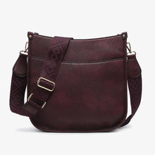 Cargar imagen en el visor de la galería, Jen &amp; Co Chloe Crossbody with Guitar Strap
