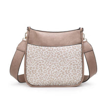 Cargar imagen en el visor de la galería, Jen &amp; Co Chloe Crossbody with Guitar Strap
