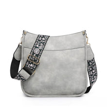 Cargar imagen en el visor de la galería, Jen &amp; Co Chloe Crossbody with Guitar Strap
