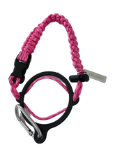 Cargar imagen en el visor de la galería, Coldest Paracord Handle
